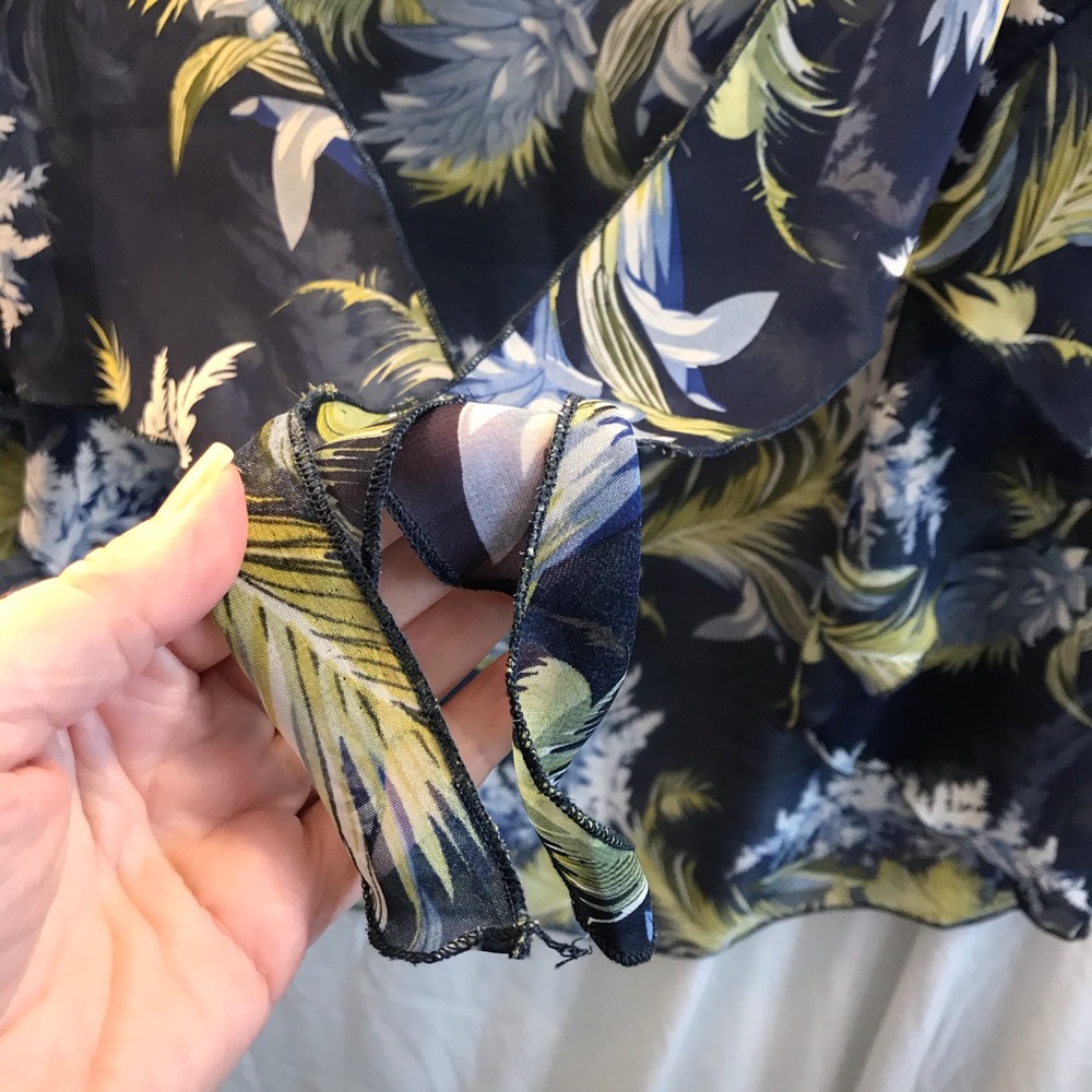 232. SHESHOW swimsuit wrap.  Size M - Picture 5 of 8